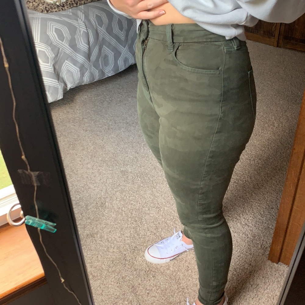 🌻womens american eagle camo skinny jean!